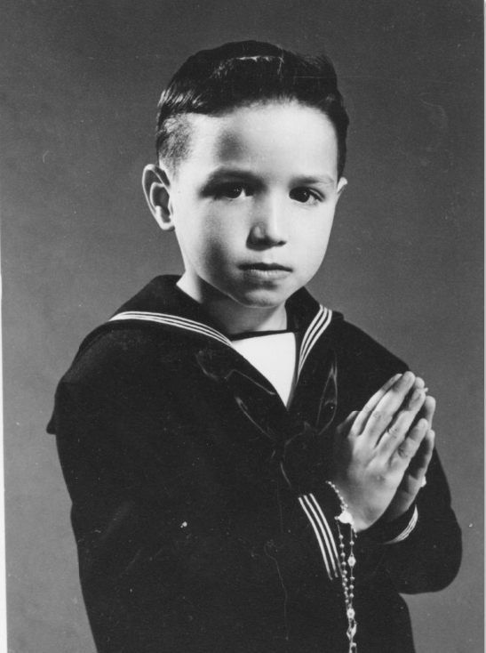 Nen vestit de comunió.Foto: Àngel Parareda, 1961
